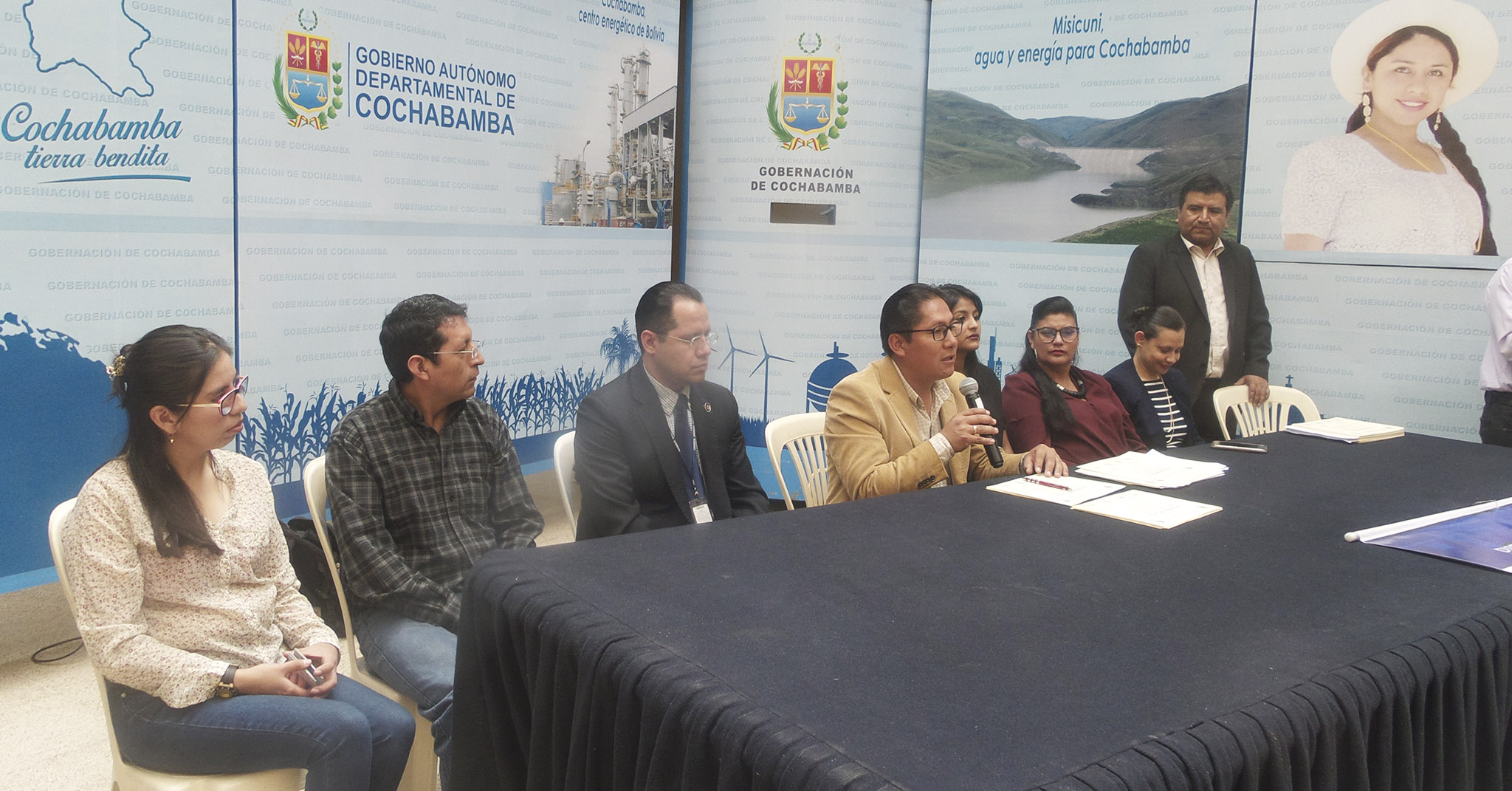 POR EL 21 DE SEPTIEMBRE: GOBERNACIÓN DE COCHABAMBA ENTREGÓ RECONOCIMIENTOS A ESTUDIANTES DESTACADOS DE UNICEN