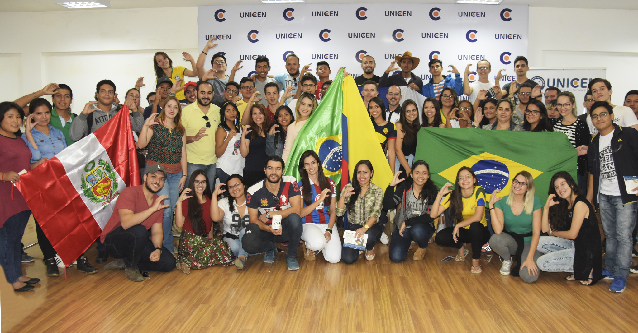 CÁLIDA Y DIVERTIDA BIENVENIDA A ESTUDIANTES NUEVOS EXTRANJEROS