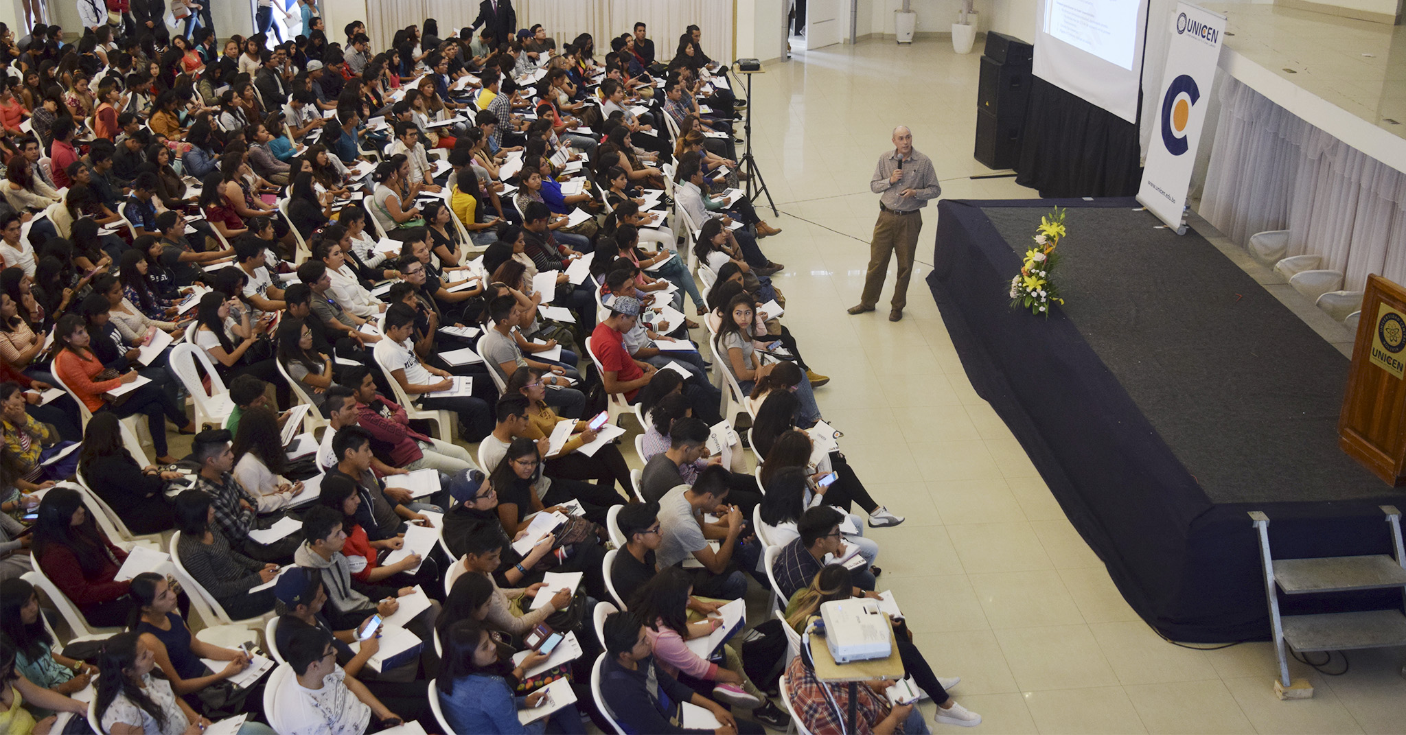 CON ÉXITO FINALIZARON CONGRESOS INTERNACIONALES DEL ÁREA EMPRESARIAL Y DEL ÁREA DE FISIOTERAPIA Y KINESIOLOGÍA