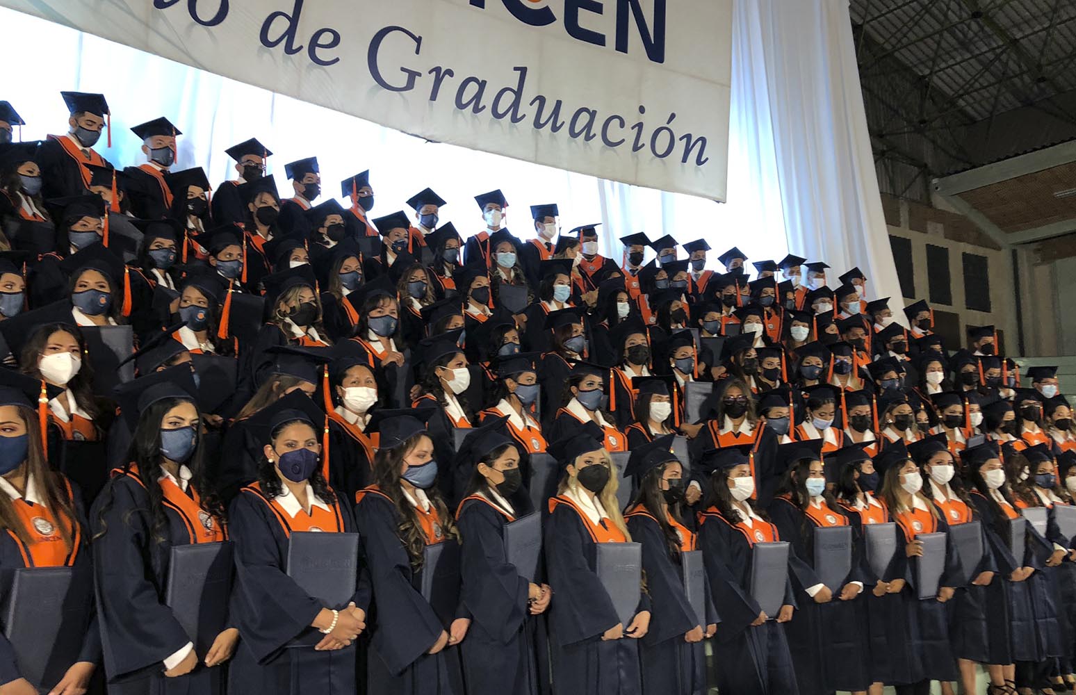 En una Solemne Ceremonia Académica se graduaron más de 150 universitarios