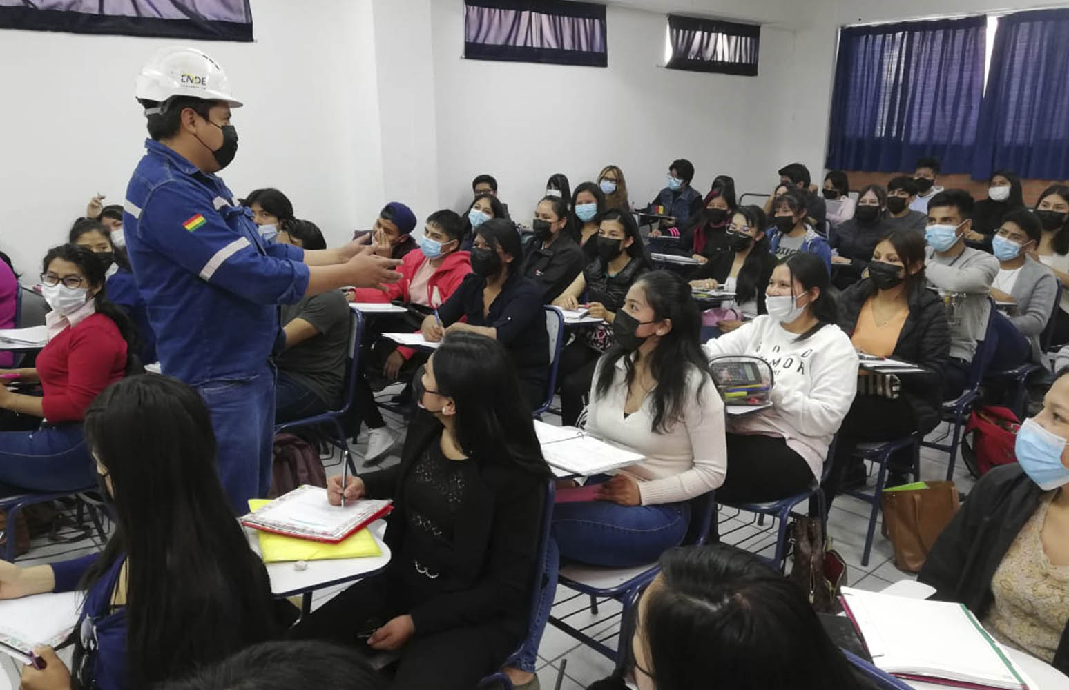 Capacitación sobre contabilidad de servicios para estudiantes de las carreras de Contaduría Pública e Ingeniería Financiera