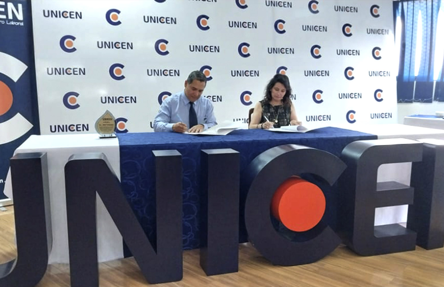 Se firma alianza de trabajo entre la Universidad Central y Greenside Solutions Bolivia SRL