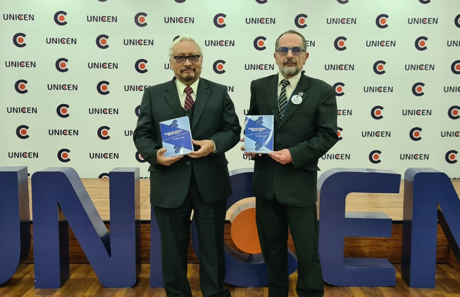 Enriqueciendo la biblioteca de la Universidad Central con el libro “Teoría del Estado (Derecho y Política)”