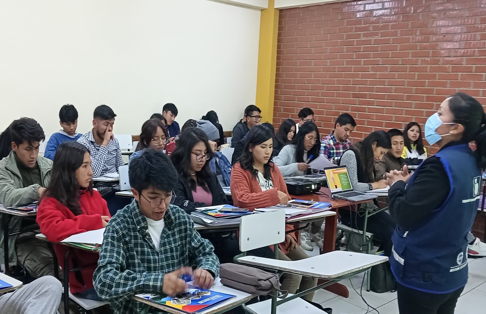 Capacitación con Impuestos Nacionales dirigida a las carreras de Contaduría Pública e Ingeniería Financiera
