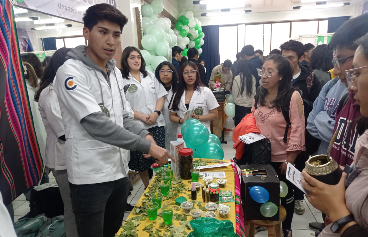 Feria académica de Fisioterapia: Promoviendo la salud a través de plantas medicinales