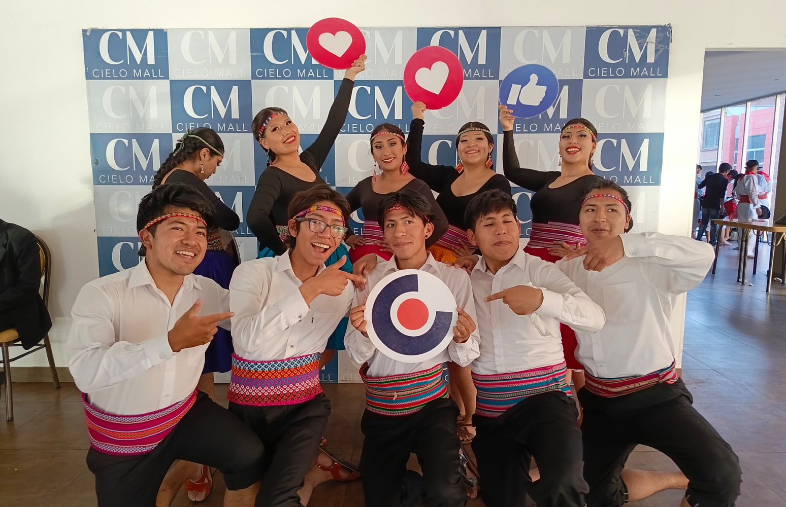 Gran Éxito del Taller de Danza Folklórica de UNICEN en el Festival «Gran Chuquiago de la Canción Boliviana»