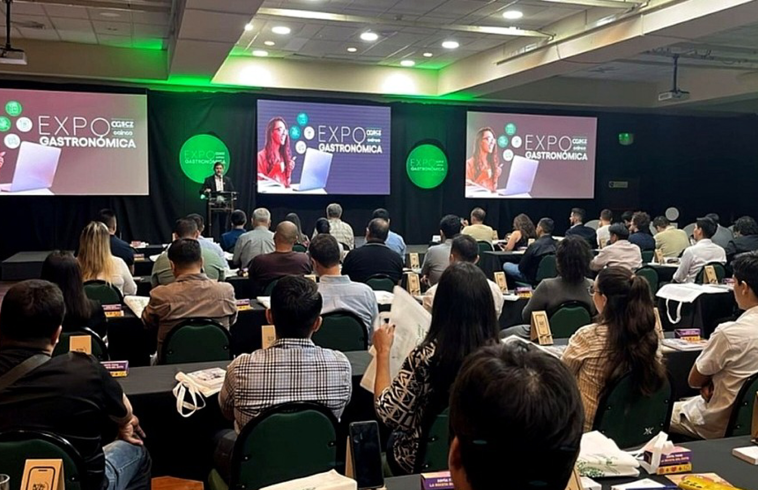 Innovación y aprendizaje: Estudiantes de la Universidad participaron en el Foro Gastronómico 2024