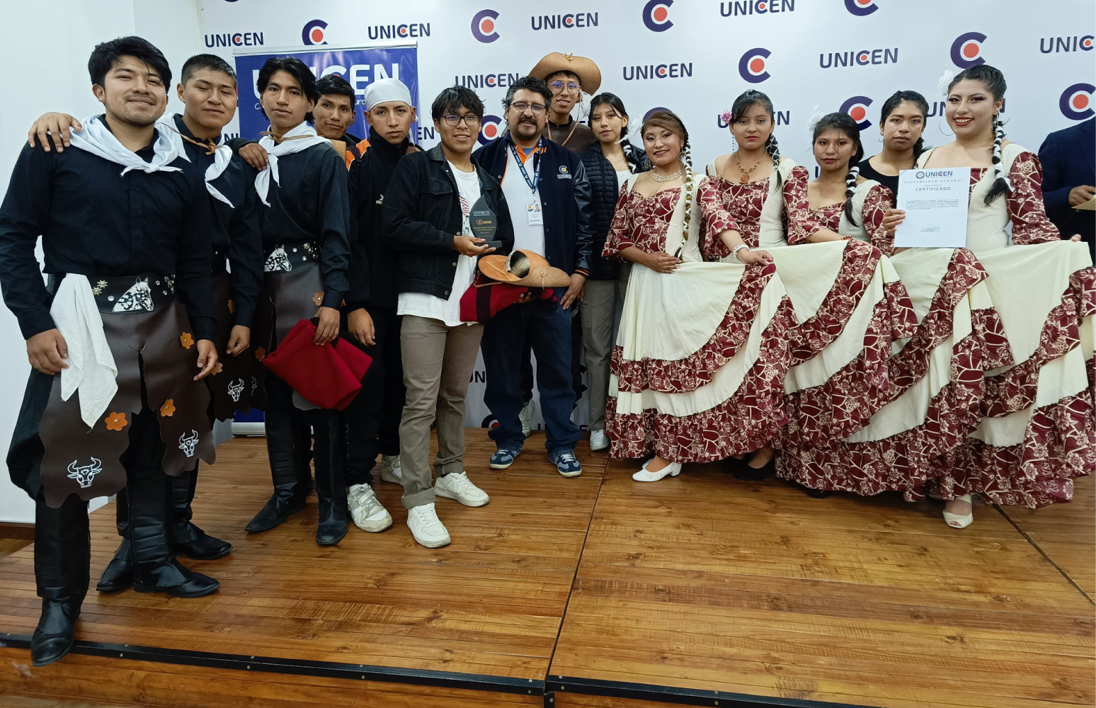 Ganadores del 1er. Concurso de Danza Folklórica Intercarreras Unicen