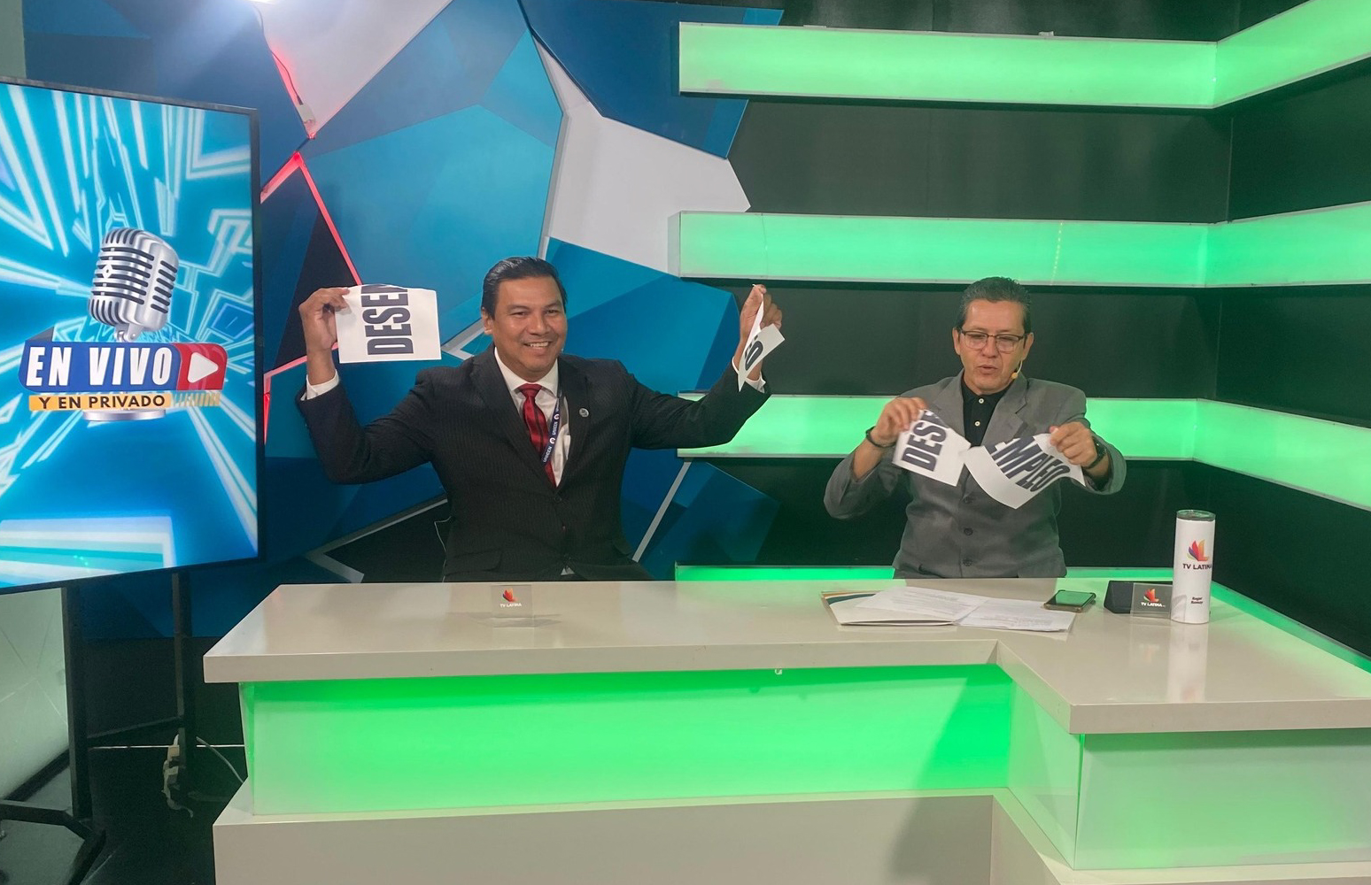 Entrevista al Vicerrector Lic. Carlos Perrogón en el programa “En Vivo y en Privado»